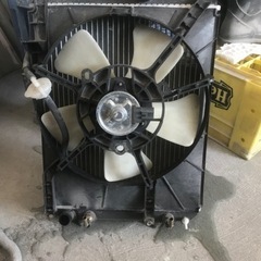 L 235エッセ　ラジエーターの画像