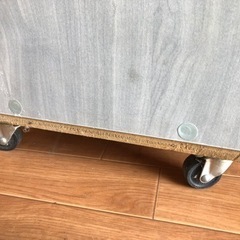 カラーボックス、キャスター付きの画像