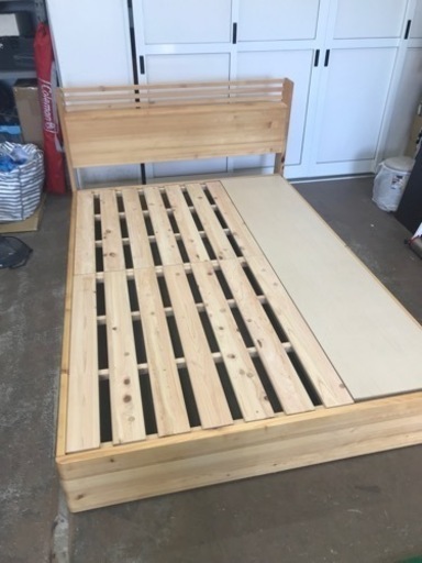 【決まりました】ダブルベッド　フレーム　収納付き