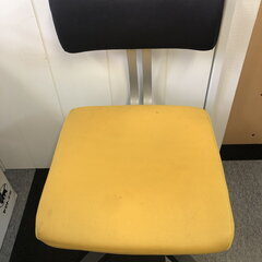 小さめの椅子4脚の画像