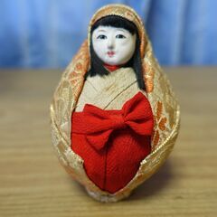 市松人形　+ 達磨さん風　+　陶器　ケース付き　高さ３３センチの画像