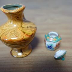 市松人形　+ 達磨さん風　+　陶器　ケース付き　高さ３３センチの画像