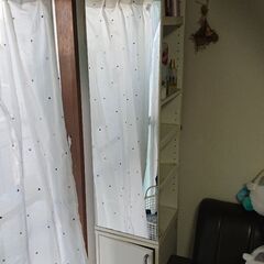 コタツと姿見ドレッサーの画像