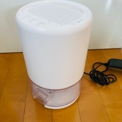 新品　コンパクト除湿機