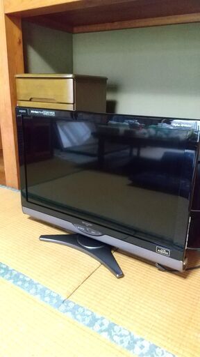 テレビ　シャープ　３２型　２０１０年製
