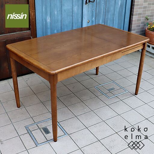 飛騨高山の家具メーカー日進木工(nissin)の伸長式ダイニングテーブルです。天板の片側を引き出すことで伸長可能なエクステンションテーブル。優しい質感が温かな印象の食卓は北欧系や和モダンなどに♪DE212