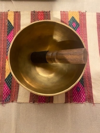 【最高級7メタル　極上美音プロ使用】金 シンギングボウル 14.5cm 680g