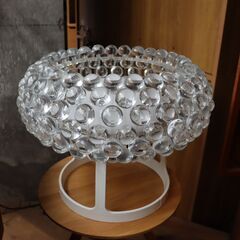 イタリアの照明ブランド FOSCARINI(フォスカリーニ)のCaboche(カボシェ)テーブルランプです。モダンでシンプルなデザインながら、シャンデリアのような煌びやかなテーブルスタンド。DE218の画像
