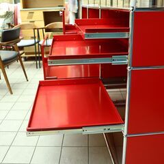 スイスの家具メーカー・USMモジュラーファニチャーの収納システムUSM Haller(USMハラー)のユニットキャビネットです。レジカウンターなどにも最適♪スタイリッシュでカッコいいインテリアに！DE222