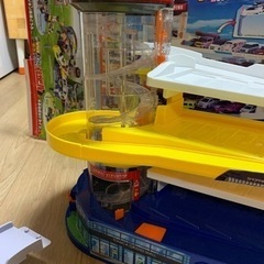 トミカ　ダブルアクショントミカビル　50周年記念仕様の画像