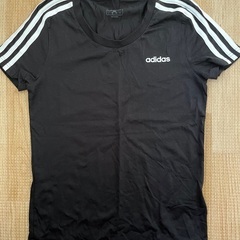 【新品未使用】アディダスのトップス