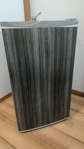 2013年製　シャープ　ノンフロン冷蔵庫　SJ-H8W-S　75リットル　幅47㎝奥行44㎝高さ83㎝