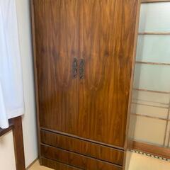 しっかりしたつくりのクローゼット鏡付き