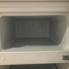 Hisense 2ドア冷凍冷蔵庫93ℓの画像