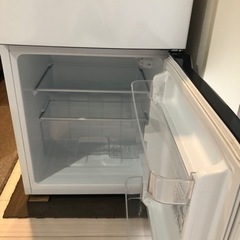 Hisense 2ドア冷凍冷蔵庫93ℓの画像