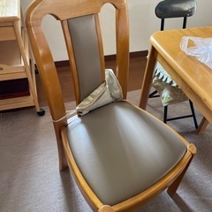 ダイニングテーブルの画像