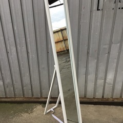 鏡　白い木枠の姿見