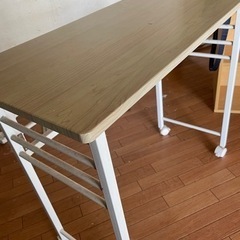 折りたたみ机2個　『決まりました』