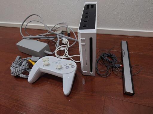 【再値下げ】ニンテンドー　Ｗｉｉ　本体　ソフト２本とバランスボード　セット