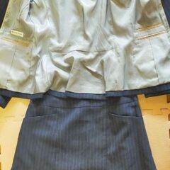 9号レディーススーツの画像