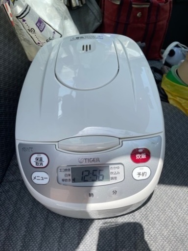 美品　TIGER　炊きたて　5.5合炊き炊飯器　JBH-G102　2022年製