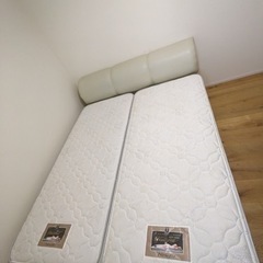 【商談中】シモンズ　セミシングル　マットレス✖️2  クイーンフレーム