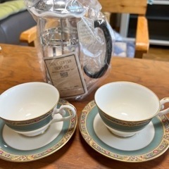 ティーポット、ナルミカップ&ソーサーセット