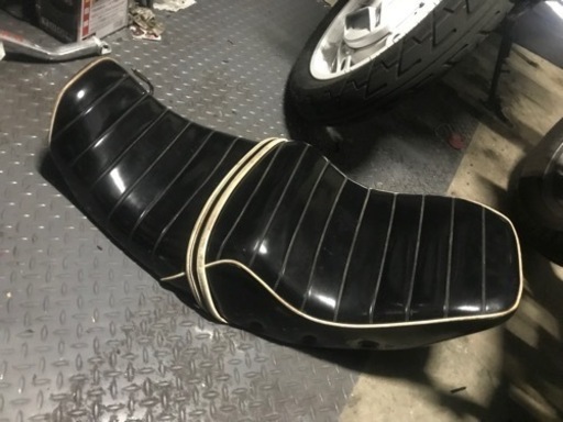 ゼファー400 チョビ三段シート