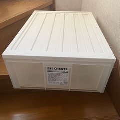 プラスチック衣装ケース差し上げます。