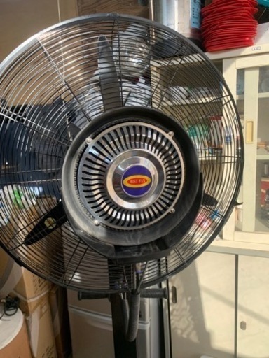 水の入った扇風機　MIST FAN