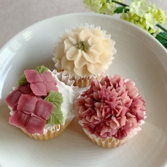 白あんで作る季節のお花「紫陽花カップケーキレッスン」の画像
