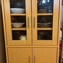 食器棚　ニトリ　100円です。