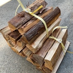 ①【薪】針葉樹　1束4キロ400円　キャンプや焚き火