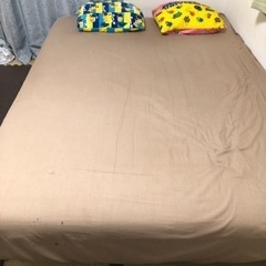 ダブルベッドの画像