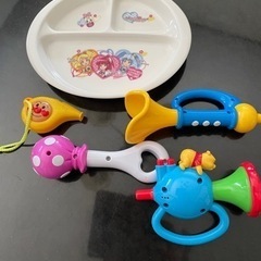 おもちゃ。知育玩具。4点。ラッパ。ガラガラ。ぷーさんラッパ。アンパンマン笛。お皿は付属で付けました。の画像