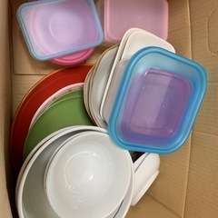 処分しました。　食器と調理道具とタッパー