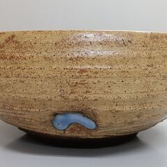 茶色の鉢の画像