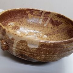 茶色の鉢の画像