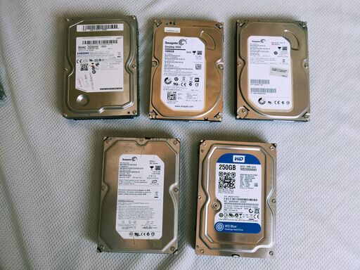 ハードディスク5台　 DVDドライブ