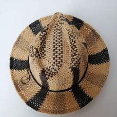 ブルーの縞が粋な帽子の画像