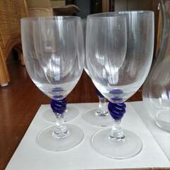 ピッチャーと、グラスの画像