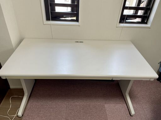 中古　美品　事務机　プラス 組立式スチールOAデスクシステム 平机 引出し付き ホワイト 幅1400×奥行700×高さ700mm 　耐荷重140kg