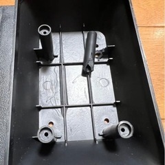 汎用外付コンソールボックス・多機能・7つUSB充電ポート ・大容量 ・アームレスト収納ボックス ・車 ・ひじ掛け・軽自動車・軽トラック用品内装品・肘掛け・ドリンクホルダー・自動車用アームレスト (豪華版ブラック)の画像