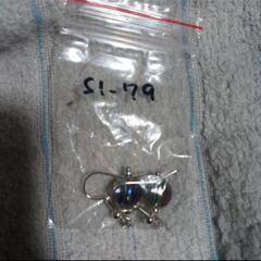 500円J←←←m18-17【緊急販売！！天然工房の倒産品/S1-79】/天然パープルオーラ水晶ラウンドピアスの画像