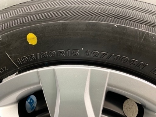 ハイエース200k純正タイヤホイールナットセット
