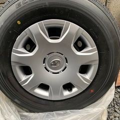 ハイエース200k純正タイヤホイールナットセット