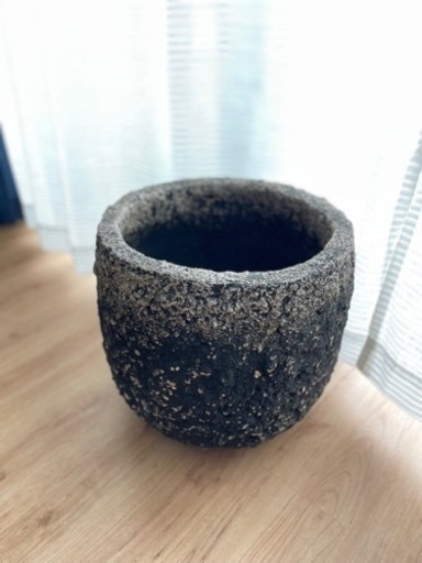 観葉植物　重量感存在感ありの鉢カバー14号