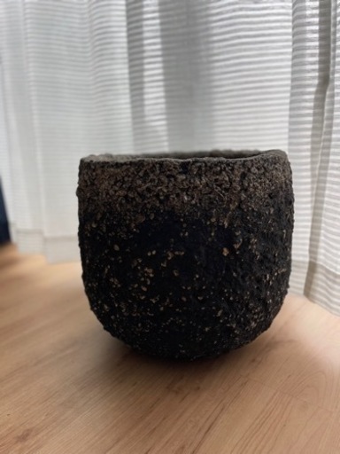 観葉植物　重量感存在感ありの鉢カバー14号