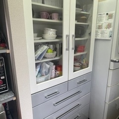 食器棚 取り引き決まりました。