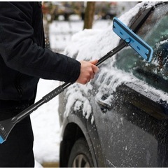 車 ゆきかき スノーブラシ 洗車ブラシ 車 伸縮 傷つかない 車用アイススクレーパー 可能で伸縮式のカースノーブラシ、スキージ、アイススクレーパー、フォームグリップ、除雪 の画像